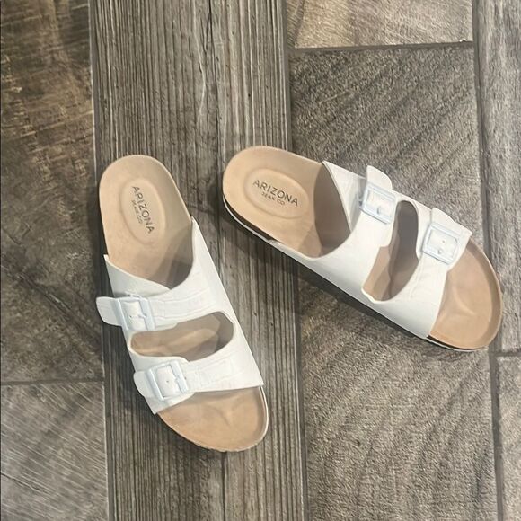 NWOT Arizona Jean Company  Off White Sandals with Adjustable Straps - Picture 1 of 3
